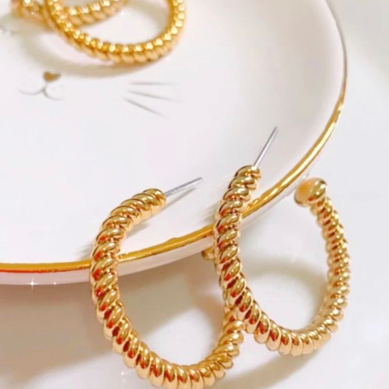 Medium Hoops - OLIVIA